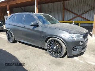 2017 BMW X5 M z VIN 5YMKT6C50H0U39034, wystawiony jako Copart lot #48776765 z przebiegiem 95 891 mil mil oraz Szkody całkowita. Historia ofert i sprzedaży dostępna na DreamBid. Obrazek 4.