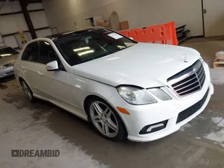 2011 Mercedes-Benz E-Class E 350 Luxury with VIN WDDHF8HB7BA405135, listed as a IAAI auction lot 41952033 with 189,889 mi miles. Bid and sale history available at carsss.com. Image 1.