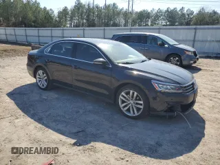 2018 Volkswagen Passat SE z VIN 1VWBA7A33JC032736, wystawiony jako Copart lot #48793675 z przebiegiem 171 726 mil mil oraz Szkoda całkowita • Salvage title. Historia ofert i sprzedaży dostępna na DreamBid. Obrazek 4.