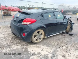 2013 Hyundai Veloster Turbo z VIN KMHTC6AE3DU100962, wystawiony jako IAAI lot #41575187 z przebiegiem Nie podano mil oraz . Historia ofert i sprzedaży dostępna na DreamBid. Obrazek 4.