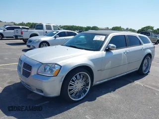 2006 Dodge Magnum R/T z VIN 2D4GV57256H374048, wystawiony jako IAAI lot #42142711 z przebiegiem 173 817 mil mil oraz . Historia ofert i sprzedaży dostępna na DreamBid. Obrazek 2.