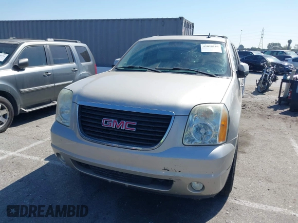 2007 GMC Yukon XL SLT with VIN 1GKFC16077R187116, listed as a IAAI auction lot 42020184 with 195,721 mi miles. Bid and sale history available at carsss.com. Image 6.
