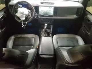 2024 Ford Bronco z VIN 1FMEE1BP7RLA56385, wystawiony jako Copart lot #50716535 z przebiegiem 6 120 mil mil oraz Czysty tytuł • Clean title. Historia ofert i sprzedaży dostępna na DreamBid. Obrazek 8.