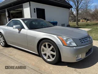 2005 Cadillac XLR z VIN 1G6YV34A255604073, wystawiony jako Copart lot #49548845 z przebiegiem 39 624 mil mil oraz Tytuł czysty. Historia ofert i sprzedaży dostępna na DreamBid. Obrazek 1.