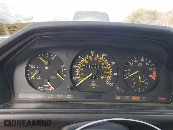 1986 Mercedes-Benz 300 E z VIN WDBEA30D7GA264150, wystawiony jako Copart lot #48736065 z przebiegiem 139 066 mil mil oraz Czysty tytuł • Clean title. Historia ofert i sprzedaży dostępna na DreamBid. Obrazek 9.