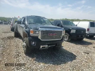 2015 GMC Sierra 3500HD Denali z VIN 1GT424E81FF535667, wystawiony jako Copart lot #52618325 z przebiegiem Nie podano mil oraz Czysty tytuł • Clean title. Historia ofert i sprzedaży dostępna na DreamBid. Obrazek 11.