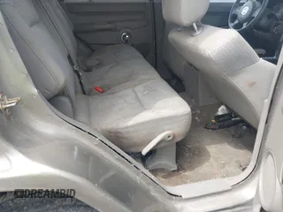 2006 Jeep Commander z VIN 1J8HG48K86C191324, wystawiony jako IAAI lot #42121472 z przebiegiem 220 098 mil mil oraz . Historia ofert i sprzedaży dostępna na DreamBid. Obrazek 8.