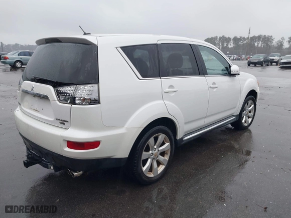 2010 Mitsubishi Outlander GT with VIN JA4JT5AXXAZ016007, listed as a IAAI auction lot 41595345 with 207,985 mi miles. Bid and sale history available at carsss.com. Image 4.