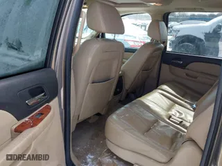 2007 Chevrolet Suburban LT with VIN 1GNFK16317R366798, listed as a IAAI auction lot 41582762 with 215,181 mi miles. Bid and sale history available at carsss.com. Image 8.