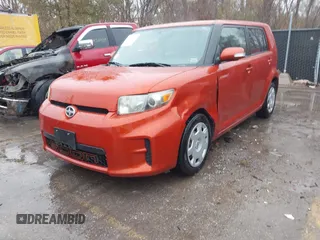 2012 Scion xB z VIN JTLZE4FE6CJ006827, wystawiony jako IAAI lot #40931979 z przebiegiem 124 199 mil mil oraz . Historia ofert i sprzedaży dostępna na DreamBid. Obrazek 2.