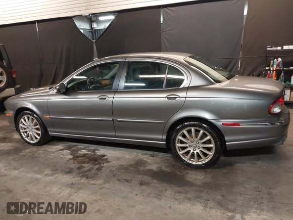 2007 Jaguar X-Type z VIN SAJWA51A37WJ17866, wystawiony jako IAAI lot #41536063 z przebiegiem 121 177 mil mil oraz . Historia ofert i sprzedaży dostępna na DreamBid. Obrazek 14.