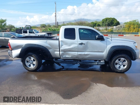 2005 Toyota Tacoma z VIN 5TEUU42N45Z035010, wystawiony jako IAAI lot #41916068 z przebiegiem 225 642 mil mil oraz . Historia ofert i sprzedaży dostępna na DreamBid. Obrazek 14.