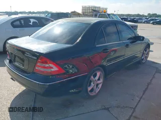 2005 Mercedes-Benz C 230 Kompressor z VIN WDBRF40J25A727064, wystawiony jako IAAI lot #42348014 z przebiegiem 162 940 mil mil oraz . Historia ofert i sprzedaży dostępna na DreamBid. Obrazek 4.
