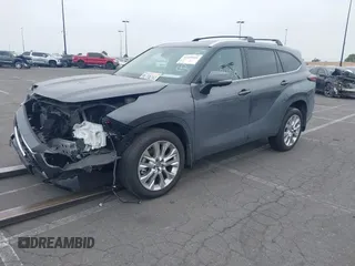 2024 Toyota Highlander LE z VIN 5TDKDRAH7RS534256, wystawiony jako IAAI lot #41609608 z przebiegiem 6 255 mil mil oraz . Historia ofert i sprzedaży dostępna na DreamBid. Obrazek 2.