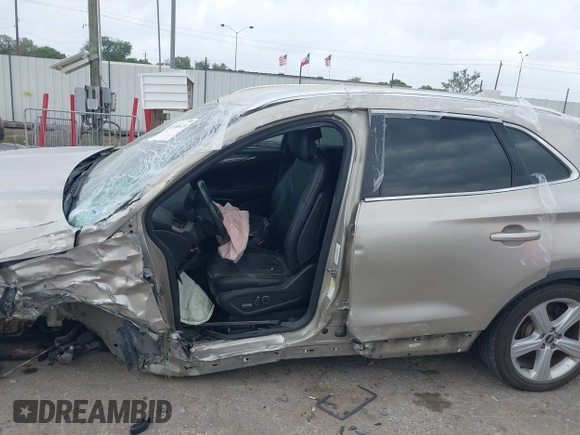 2015 Lincoln MKC z VIN 5LMCJ1A92FUJ19837, wystawiony jako IAAI lot #41948224 z przebiegiem Nie podano mil oraz . Historia ofert i sprzedaży dostępna na DreamBid. Obrazek 14.