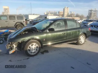 2001 Saturn SL z VIN 1G8ZK52741Z336816, wystawiony jako Copart lot #46798005 z przebiegiem 153 642 mil mil oraz Szkody całkowita. Historia ofert i sprzedaży dostępna na DreamBid. Obrazek 1.