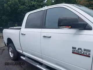 2013 Ram 2500 SLT z VIN 3C6TR5DT7DG524758, wystawiony jako IAAI lot #42333873 z przebiegiem Nie podano mil oraz . Historia ofert i sprzedaży dostępna na DreamBid. Obrazek 14.