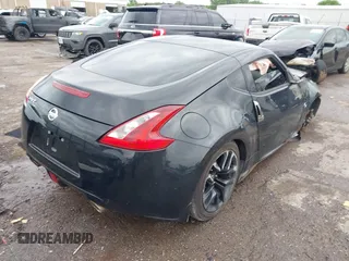 2020 Nissan 370Z Sport z VIN JN1AZ4EH6LM823399, wystawiony jako IAAI lot #42135621 z przebiegiem 98 855 mil mil oraz . Historia ofert i sprzedaży dostępna na DreamBid. Obrazek 4.
