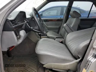 1995 Mercedes-Benz E Class with VIN WDBEB31EXSC271336, listed as a Copart auction lot 45248255 with 200,962 mi miles and Clean Title. Bid and sale history available at carsss.com. Image 7.