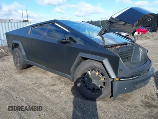 2024 Tesla Cybertruck z VIN 7G2CEHED5RA015790, wystawiony jako IAAI lot #41587683 z przebiegiem 5 867 mil mil oraz . Historia ofert i sprzedaży dostępna na DreamBid. Obrazek 1.