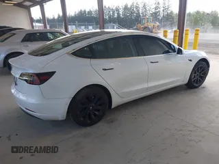 2018 Tesla Model 3 Long Range Battery z VIN 5YJ3E1EA1JF053895, wystawiony jako IAAI lot #42182178 z przebiegiem 75 356 mil mil oraz . Historia ofert i sprzedaży dostępna na DreamBid. Obrazek 4.