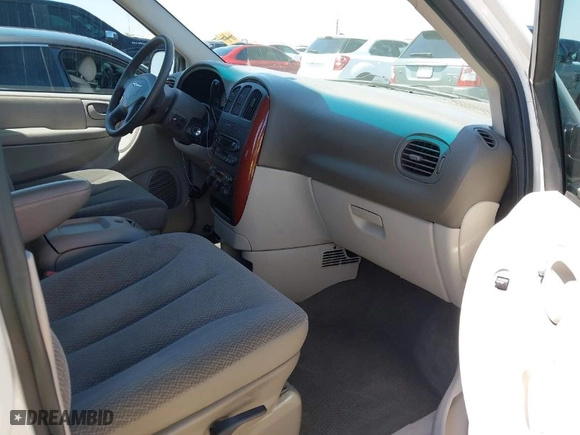 2005 Chrysler Town & Country LX with VIN 2C4GP44R25R194828, listed as a IAAI auction lot 42001213 with 118,716 mi miles. Bid and sale history available at carsss.com. Image 5.