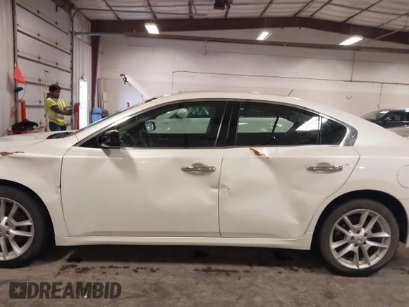 2014 Nissan Maxima S with VIN 1N4AA5AP1EC439827, listed as a IAAI auction lot 41847464 with 135,205 mi miles and . Bid and sale history available at DreamBid. Image 14.