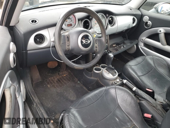 2003 MINI Hardtop с VIN WMWRC33493TE14900, выставлен на аукционе Copart как лот 44817555 с пробегом 105 103 миль миль и Списание • Salvage title. История ставок и продаж доступна на DreamBid. Изображение 8.