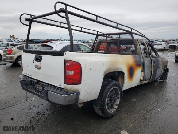 2007 Chevrolet Silverado 1500 LT w/1LT with VIN 1GCEC19J67E537807, listed as a Copart auction lot 86193784 with 0 mi miles and Non Repairable. Bid and sale history available at carsss.com. Image 3.
