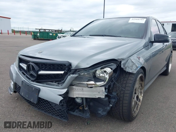 2013 Mercedes-Benz C 300 Sport с VIN WDDGF8AB1DR256425, выставлен на аукционе IAAI как лот 42560342 с пробегом 119 440 миль миль и . История ставок и продаж доступна на DreamBid. Изображение 6.