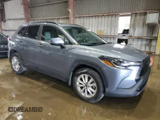 2023 Toyota Corolla Cross LE z VIN 7MUBAAAG4PV042580, wystawiony jako Copart lot #60788025 z przebiegiem 59 576 mil mil oraz Szkoda całkowita • Salvage title. Historia ofert i sprzedaży dostępna na DreamBid. Obrazek 4.