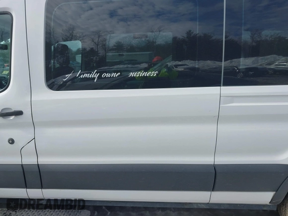 2018 Ford Transit Passenger XL z VIN 1FBZX2CMXJKA07321, wystawiony jako IAAI lot #41373858 z przebiegiem 197 135 mil mil oraz . Historia ofert i sprzedaży dostępna na DreamBid. Obrazek 14.