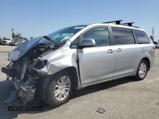 2017 Toyota Sienna XLE Auto Access Seat z VIN 5TDYZ3DC6HS889040, wystawiony jako Copart lot #57636055 z przebiegiem 102 642 mil mil oraz Szkoda całkowita • Salvage title. Historia ofert i sprzedaży dostępna na DreamBid. Obrazek 1.
