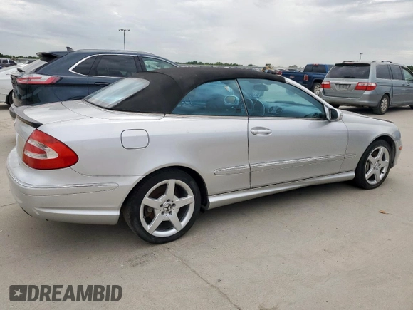 2005 Mercedes-Benz CLK 500 z VIN WDBTK75G75T041381, wystawiony jako Copart lot #63317915 z przebiegiem 85 750 mil mil oraz Szkoda całkowita • Salvage title. Historia ofert i sprzedaży dostępna na DreamBid. Obrazek 3.
