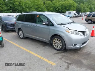 2016 Toyota Sienna Limited z VIN 5TDDK3DC4GS139010, wystawiony jako IAAI lot #42377961 z przebiegiem 152 780 mil mil oraz . Historia ofert i sprzedaży dostępna na DreamBid. Obrazek 1.