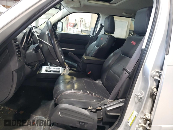 2008 Dodge Nitro R/T z VIN 1D8GU58618W151545, wystawiony jako Copart lot #75465574 z przebiegiem Nie podano mil oraz Szkoda całkowita • Salvage title. Historia ofert i sprzedaży dostępna na DreamBid. Obrazek 7.