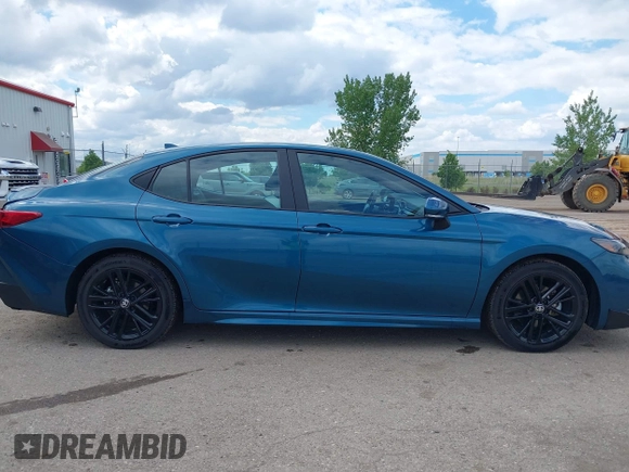 2025 Toyota Camry LE z VIN 4T1DAACK4SU518573, wystawiony jako IAAI lot #42368770 z przebiegiem 30 727 mil mil oraz . Historia ofert i sprzedaży dostępna na DreamBid. Obrazek 13.