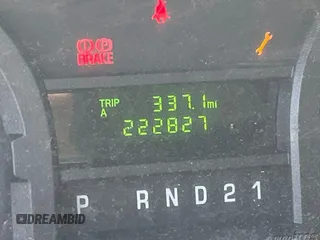 2010 Ford Econoline Cargo Commercial z VIN 1FTNE1EW9ADA90897, wystawiony jako IAAI lot #42375497 z przebiegiem 222 826 mil mil oraz . Historia ofert i sprzedaży dostępna na DreamBid. Obrazek 5.