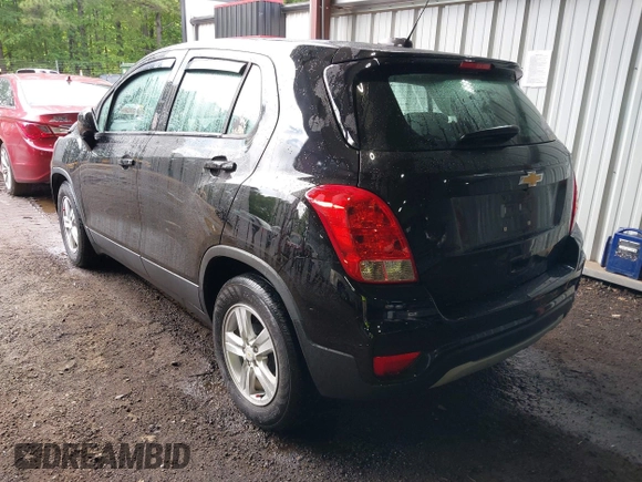 2020 Chevrolet Trax LS z VIN KL7CJKSB7LB335766, wystawiony jako IAAI lot #42264634 z przebiegiem 66 914 mil mil oraz . Historia ofert i sprzedaży dostępna na DreamBid. Obrazek 3.