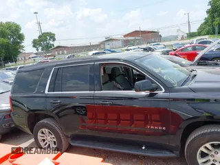 2019 Chevrolet Tahoe LT z VIN 1GNSKBKC5KR388869, wystawiony jako IAAI lot #42354451 z przebiegiem 111 359 mil mil oraz . Historia ofert i sprzedaży dostępna na DreamBid. Obrazek 13.