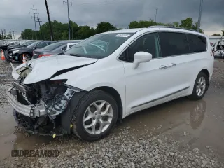 2020 Chrysler Pacifica Touring L Plus z VIN 2C4RC1EG5LR142073, wystawiony jako Copart lot #57603415 z przebiegiem 108 430 mil mil oraz Szkoda całkowita • Salvage title. Historia ofert i sprzedaży dostępna na DreamBid. Obrazek 1.