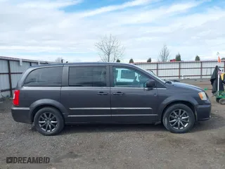 2015 Chrysler Town & Country S with VIN 2C4RC1HG4FR731468, listed as a IAAI auction lot 41902974 with 132,784 mi miles. Bid and sale history available at carsss.com. Image 13.