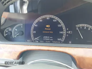 2007 Mercedes-Benz S 550 z VIN WDDNG71X77A018785, wystawiony jako IAAI lot #42114156 z przebiegiem 177 269 mil mil oraz . Historia ofert i sprzedaży dostępna na DreamBid. Obrazek 7.
