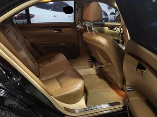 2007 Mercedes-Benz S 550 z VIN WDDNG71X27A069000, wystawiony jako Copart lot #60940735 z przebiegiem 142 783 mil mil oraz Czysty tytuł • Clean title. Historia ofert i sprzedaży dostępna na DreamBid. Obrazek 6.