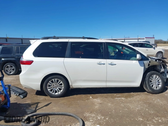 2015 Toyota Sienna XLE with VIN 5TDYK3DC7FS661582, listed as a IAAI auction lot 41688972 with 145,953 mi miles. Bid and sale history available at carsss.com. Image 14.