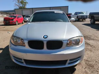 2009 BMW 1 Series 128i z VIN WBAUP73589VK75593, wystawiony jako Copart lot #54456155 z przebiegiem 127 576 mil mil oraz Szkoda całkowita • Salvage title. Historia ofert i sprzedaży dostępna na DreamBid. Obrazek 5.