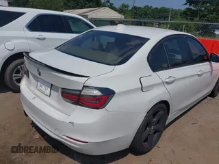 2013 BMW 3 Series 328i с VIN WBA3A5G52DNP23542, выставлен на аукционе IAAI как лот 42599708 с пробегом 169 081 миль миль и . История ставок и продаж доступна на DreamBid. Изображение 4.
