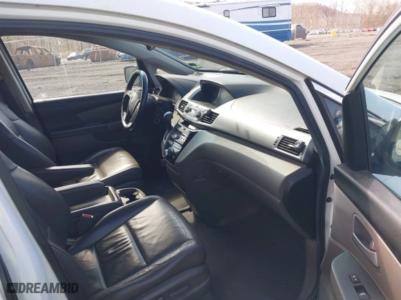 2011 Honda Odyssey EX-L with VIN 5FNRL5H69BB084277, listed as a IAAI auction lot 41986692 with 273,272 mi miles. Bid and sale history available at carsss.com. Image 5.