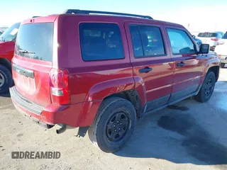 2017 Jeep Patriot Sport z VIN 1C4NJPBA4HD209814, wystawiony jako IAAI lot #41581964 z przebiegiem 56 398 mil mil oraz . Historia ofert i sprzedaży dostępna na DreamBid. Obrazek 4.
