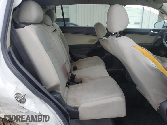 2018 Volkswagen Tiguan S z VIN 3VV1B7AX1JM083571, wystawiony jako Copart lot #54136505 z przebiegiem 137 173 mil mil oraz Szkoda całkowita • Salvage title. Historia ofert i sprzedaży dostępna na DreamBid. Obrazek 11.